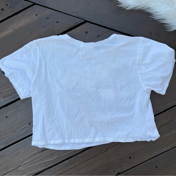 Chic California Design Crop Top - Picture 5 of 7